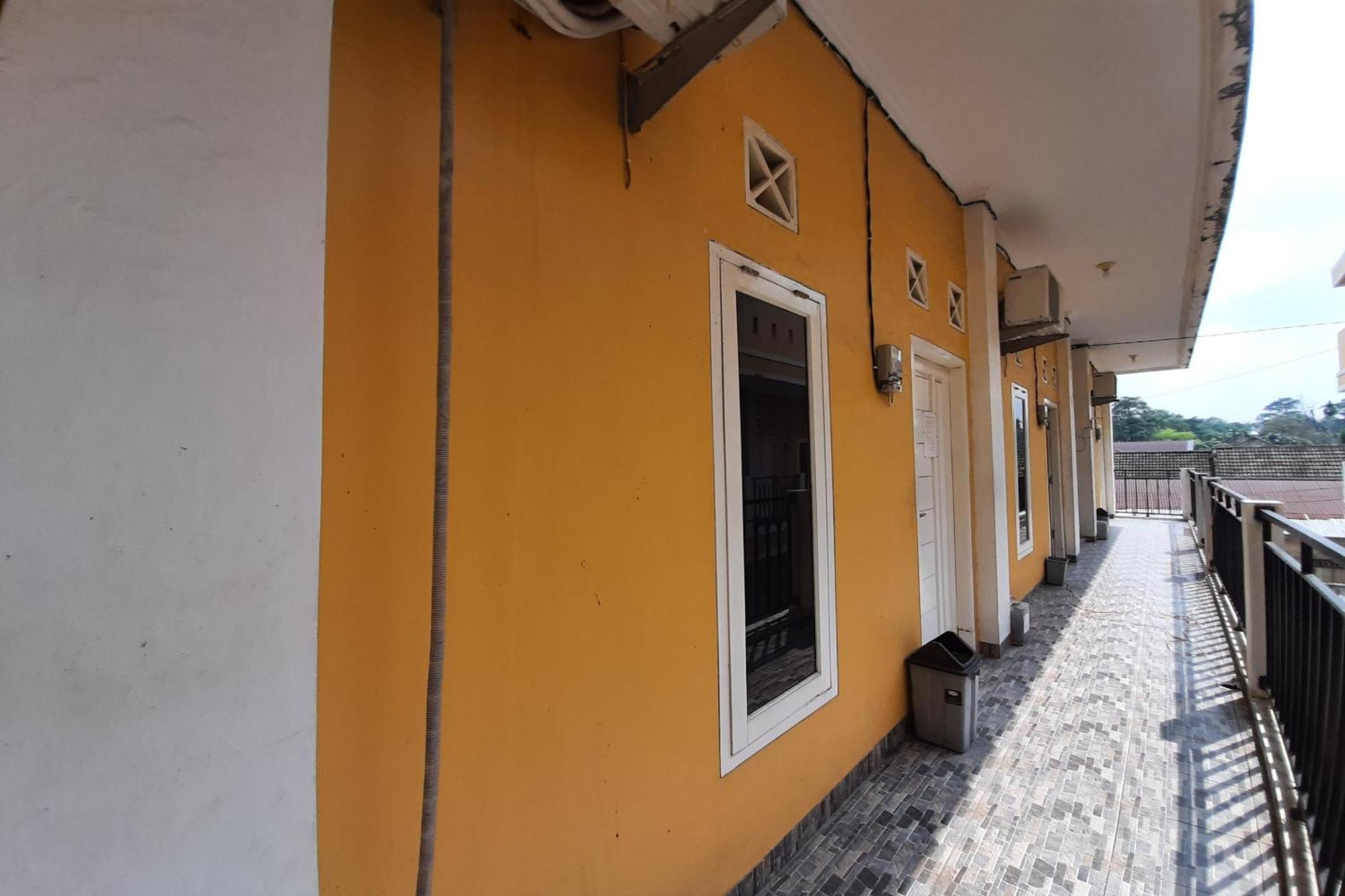 Hotel Oyo Life Afny Kost 1 Palembang Exterior foto